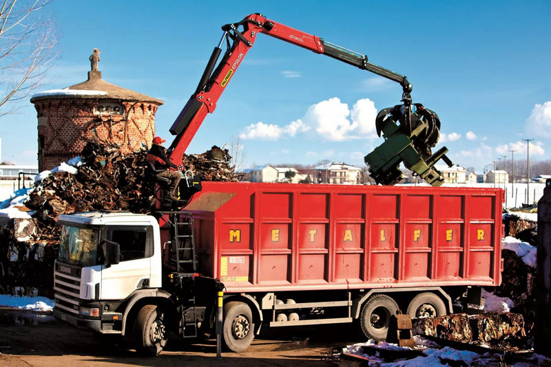 Garra para chatarra: cómo optimizar el movimiento de metales